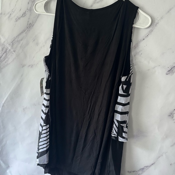 NEW DIRECTIONS - BLACK/WHITE ABSTRACT PRINT LAYERED SLEEVELESS BLOUSE LARGE NWT - Picture 7 of 10